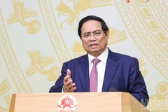 El primer ministro de Vietnam, Pham Minh Chinh, imparte directrices en la sesión. (Foto: Nhan Dan)