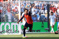 Ferran Torres, quien ingresa como suplente, marca el tanto que aseguró la victoria para España. (Foto: FIFA)