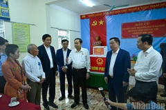 El presidente de la Asamblea Nacional de Vietnam y titular del Consejo Electoral Nacional, Tran Thanh Man, supervisa los preparativos de las elecciones generales para el período 2026-2031 en la provincia central de Nghe An. (Foto: Nhan Dan)