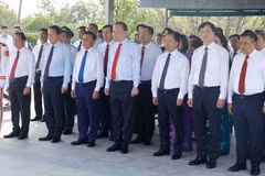 El secretario general del Partido Comunista y presidente de Vietnam, To Lam, asiste al acto de homenaje al secretario general del Partido Ha Huy Tap. (Foto: VNA)