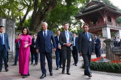 [Foto] Presidente de Consejo Europeo visita Templo de la Literatura en Vietnam