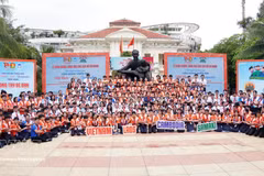 Los delegados al octavo Festival Infantil de Vietnam, Laos y Camboya 2026. (Foto: VNA)