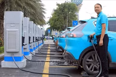 Una estación de carga para automóviles eléctricos en Hanói. (Foto: VNA)