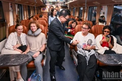 El “Tren de la Felicidad” en la Nochevieja Lunar es un viaje lleno de la felicidad. (Foto: Thanh Dat)
