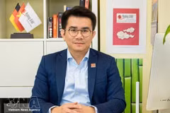 Pham Khanh Nam, redactor jefe de la revista Huong Viet. (Foto: VNA)