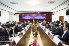 Reunión entre representantes de la Academia Nacional de Política Ho Chi Minh y la Academia Nacional de Política y Administración Pública de Laos. (Foto: VNA)