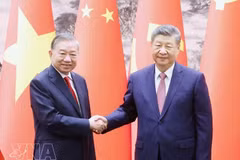 El secretario general del Partido Comunista y presidente de Vietnam, To Lam, y su homólogo chino, Xi Jinping. (Foto: VNA)