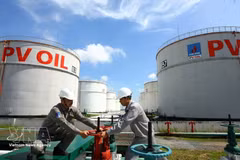 Operación del sistema de suministro de gasolina y petróleo en PV Oil Nha Be (Ciudad Ho Chi Minh). Foto: VNA