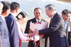 El secretario general To Lam llega a Vientián para iniciar su visita de Estado. (Foto: VNA)