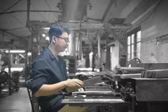 La aldea de seda de Van Phuc aplica tecnología y transformación digital en la producción. (Foto: Bnews)