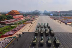 Una formación de misiles nucleares participa en un desfile militar en Pekín, la capital china, el 3 de septiembre de 2025. (Foto: Xinhua)