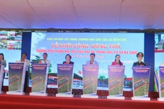 La viceprimera ministra de Vietnam, Pham Thi Thanh Tra, asiste a la ceremonia de inicio de la construcción de la Escuela Internado de nivel primario y secundario Ba Chuc (Fuente: VNA)