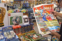 Los juguetes de Lego de la Copa Mundial 2026 en una librería del centro comercial Aeon Mall Ha Dong, Hanói. (Fuente: VNA)