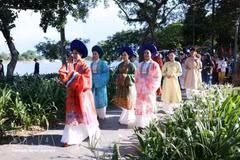 Las actividades turísticas de Hue atraen a un gran número de visitantes. (Foto: VNA)