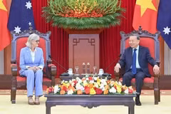 El secretario general del Partido Comunista y presidente de Vietnam, To Lam, recibe a la gobernadora general de Australia, Sam Mostyn, quien realiza una visita de Estado a Vietnam del 9 al 12 de septiembre de 2025. (Foto: Dang Khoa)