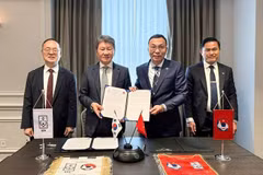 En el acto de firma. (Foto: baovanhoa.vn)