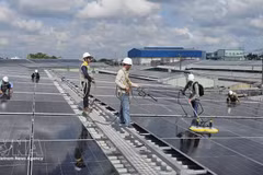 Muchas empresas y hogares de la provincia de Ca Mau utilizan energía solar para reducir costes. (Foto: VNA)