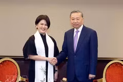 El secretario general del PCV y presidente del país , To Lam, recibe a Chin Yin Ong, copresidenta y directora general de Desarrollo Organizacional de Grab. (Foto: VNA)