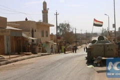 Un vehículo militar cerca de la ciudad de Rawa, próxima a la zona fronteriza entre Iraq y Siria. (Foto: Xinhua)