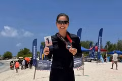 Nguyen Thi Anh Vien protagoniza una destacada actuación en el campeonato de aguas abiertas Oceanman Maldivas 2026. (Foto cortesía de la nadadora)