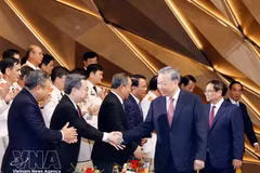 El secretario general del Partido Comunista de Vietnam y presidente de la República, To Lam, y los delegados en la cita. (Foto: VNA)