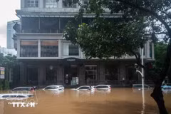 Inundaciones tras fuertes lluvias en Yakarta, Indonesia. (Foto: Xinhua/VNA)