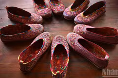 [Fotos] Preservan oficio tradicional de confección de zapatos bordados en Dien Bien