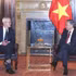 El secretario general del Partido Comunista y presidente de Vietnam, To Lam, y Tim Cook, director ejecutivo de Apple. (Foto: VNA)