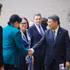 El primer ministro de Vietnam, Le Minh Hung, saluda a los asistentes al encuentro. (Fuente: VNA)