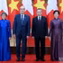 El secretario general del Comité Central del Partido Comunista y presidente de Vietnam, To Lam, su esposa, Ngo Phuong Ly, reciben al presidente de Suiza Guy Parmelin y su cónyuge Caroline Parmelin. (Foto: nhandan.vn) 