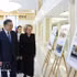 El secretario general del Partido Comunista y presidente de Vietnam, To Lam, y la presidenta del Consejo de la Federación (Senado) de la Asamblea Federal de Rusia, Valentina Matvienko, observan una exposición fotográfica sobre las relaciones entre ambos países. (Foto: VNA)