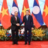 El primer ministro vietnamita, Le Minh Hung, y miembro permanente del Secretariado del Comité Central del Partido Popular Revolucionario de Laos, Vilay Lakhamfong.