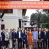 La cónsul general de Vietnam en Pakse, Ta Phuong Dung, y representantes de las Asociaciones de Vietnamitas en cuatro provincias sureñas de Laos. 