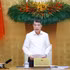 El primer ministro de Vietnam, Le Minh Hung, preside la reunión ordinaria del Gobierno correspondiente a septiembre. (Foto: VNA)