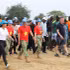 Los integrantes del Equipo de Ingenieros No. 5 de Vietnam participan en la caminata. (Foto: THANG LE)