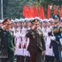 El viceprimer ministro y ministro de Defensa de Vietnam, general Phan Van Giang (izquierda), y su homólogo camboyano, el general Tea Seiha, pasan revista a la guardia de honor. (Foto: VNA)