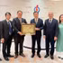Nguyen Long Hai, miembro del Comité Central del Partido Comunista de Vietnam (PCV) y vicesecretario permanente del Comité partidista en los órganos centrales, y la delegación vietnamita se reúnen con representantes de la dirección del Partido de Acción Popular de Singapur. (Foto: DANG TIEN)