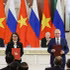 El secretario general del Partido Comunista de Vietnam y presidente del país, To Lam, y el presidente de Rusia, Vladimir Putin, presencian la entrega de documentos de cooperación entre ambos países. (Foto: VNA)
