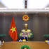 El primer ministro de Vietnam, Le Minh Hung, mantiene una conversación telefónica con el canciller de Alemania, Friedrich Merz. (Foto: VNA)