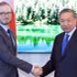 El secretario general del Partido Comunista de Vietnam y presidente de la República, To Lam (derecha), recibe al secretario general del Partido Comunista de Canadá, Drew Garvie. (Foto: VNA)