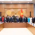 Los delegados se toman fotos. (Foto: daibieunhandan.vn)