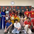 Phan Thi Quynh Trang (en el extremo izquierdo, segunda fila) posa junto a jóvenes connacionales en un programa del CVCEC destinado a impartir clases de idioma vietnamita. (Foto: VNA)