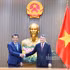 El primer ministro de Vietnam, Le Minh Hung (derecha), recibe al ministro de Estado de Asuntos Exteriores de la India, Pabitra Margherita. (Foto: Thanh Giang)