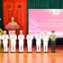 El general Luong Tam Quang, ministro de Seguridad Pública, presenta la decisión y felicita a la policía de la ciudad de Bac Ninh. (Foto: bocongan.gov.vn)