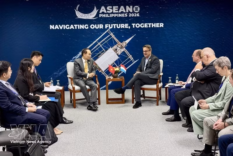 En el encuentro entre el canciller vietnamita Le Hoai Trung y el viceprimer ministro y ministro de Relaciones Exteriores de Luxemburgo, Xavier Bettel (Fuente: VNA)