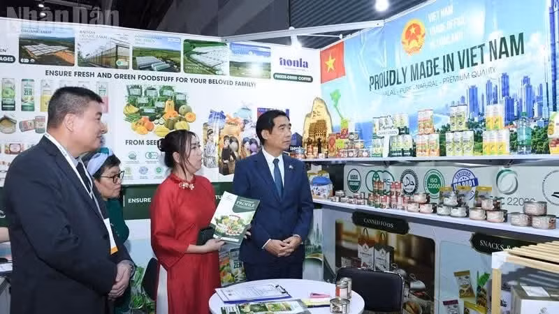 Firmas vietnamitas presentan sus principales productos en la Feria Grand Halal Bangkok 2026. (Foto: Minh Thang)