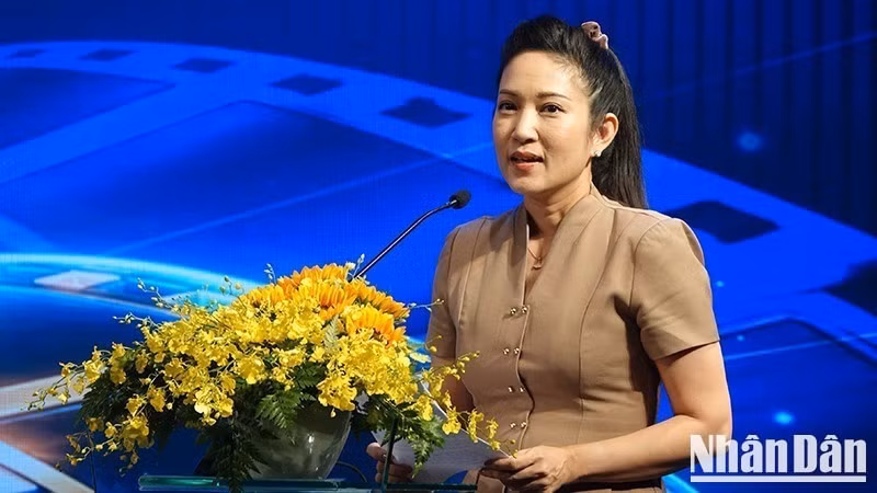 La subjefa del Servicio de Cultura y Deportes de Ciudad Ho Chi Minh, Nguyen Thi Thanh Thuy, habla en la ceremonia.