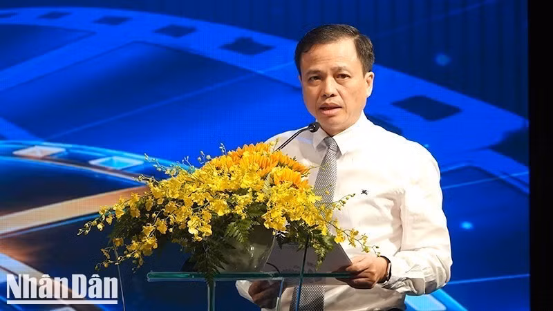 El subjefe del Departamento de Cine, Do Quoc Viet, interviene en el acto.