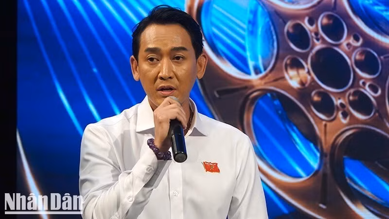 El actor Hua Vi Van, intérprete del doctor Le en “Lluvia Roja”, en el programa.