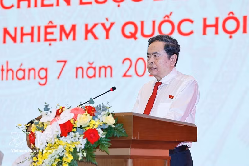 El presidente del Parlamento de Vietnam, Tran Thanh Man, interviene en la cita. (Foto: VNA)
